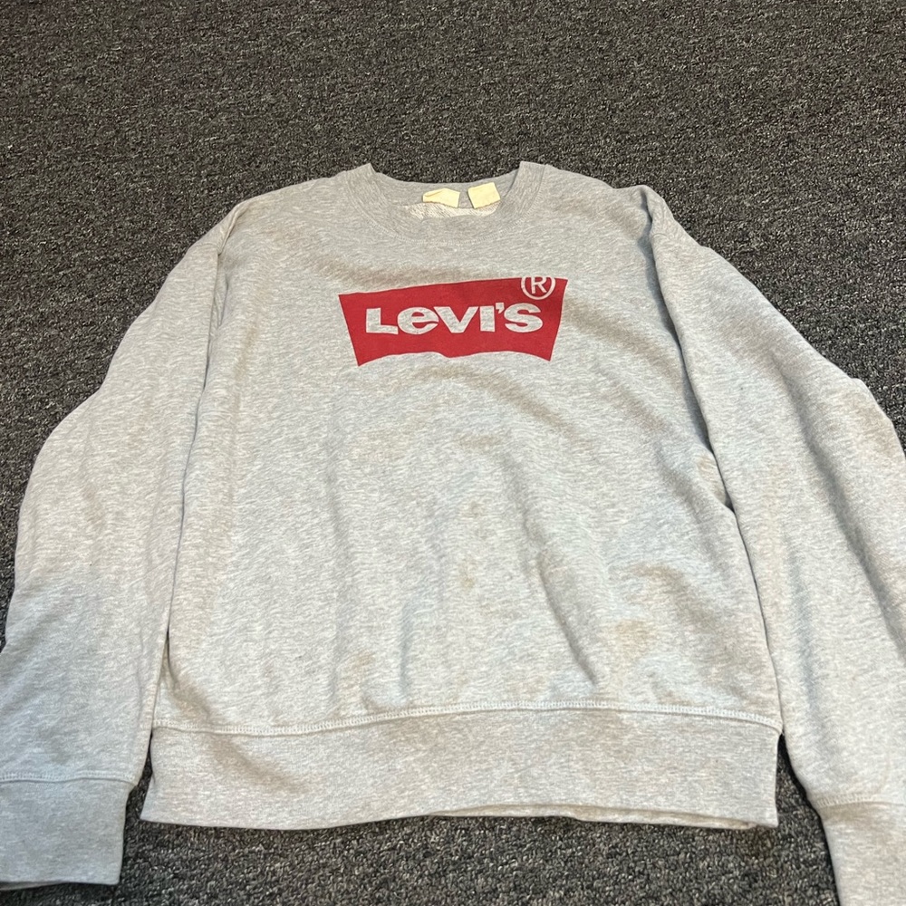 Size small woman’s Levi’s crew neck